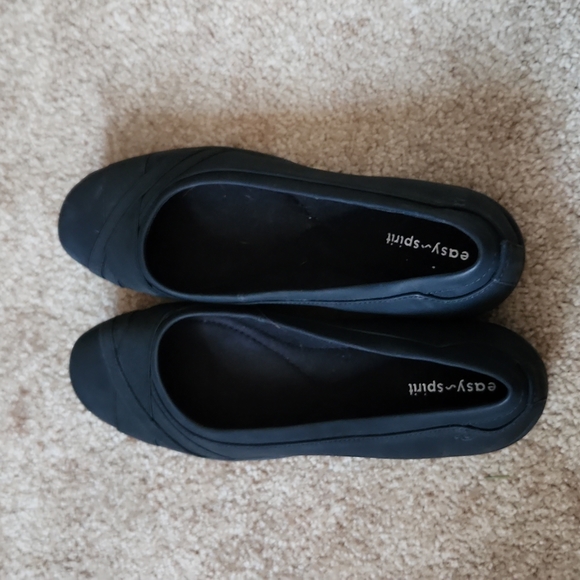 Easy Spirit black slip ons size 10 - Picture 2 of 3